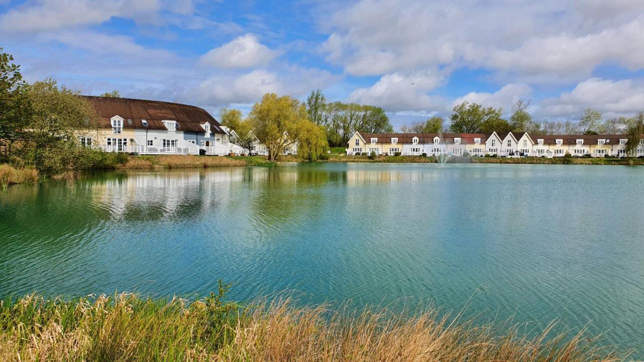 Charming Lake House Nature Retreat In Cotswold Water Park, South Cerney Near Cirencester Extérieur photo