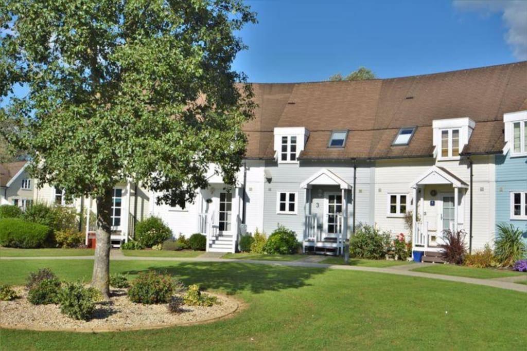 Charming Lake House Nature Retreat In Cotswold Water Park, South Cerney Near Cirencester Extérieur photo